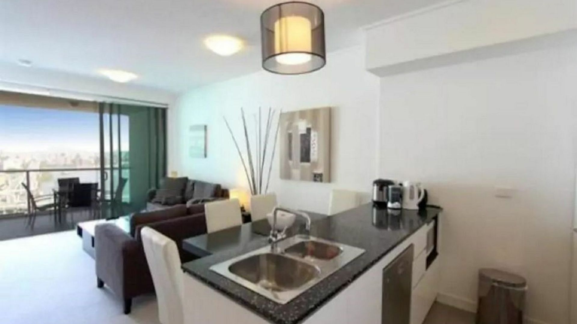 S&p - Tank St Apartment