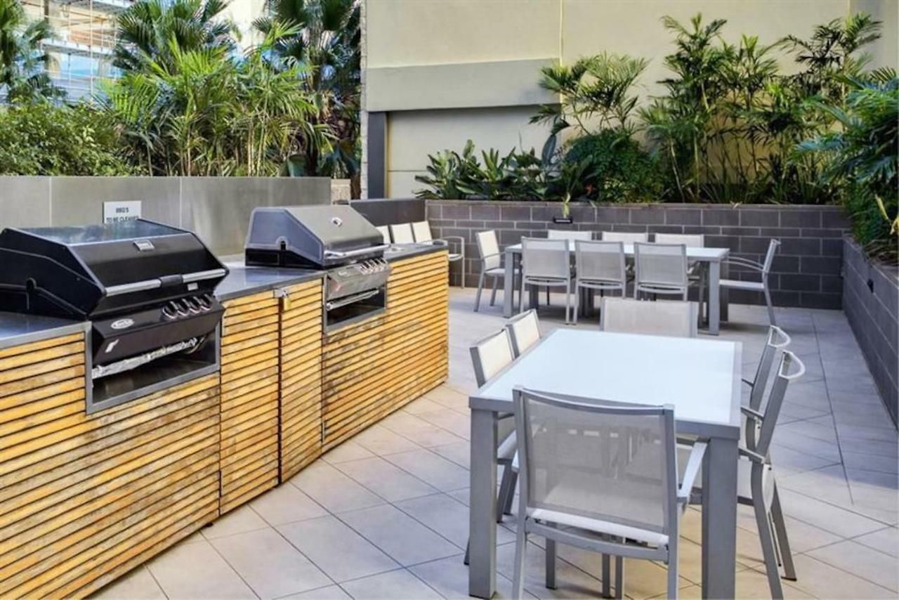Amazing River View - 3 Bedroom - Cbd - Netflix - Fast Wifi - Carpark Apartment *