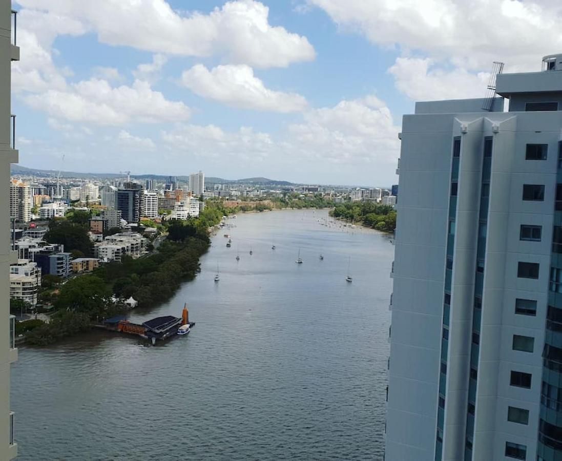 Sk2 - Charming Skyline Cbd W River Views 3 Bedroom Private Apartment *