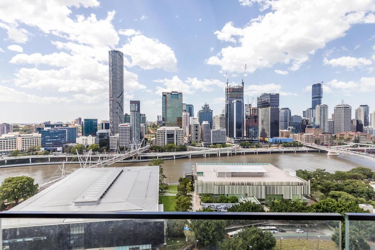 South Bank Beautiful River View Tower Apartment