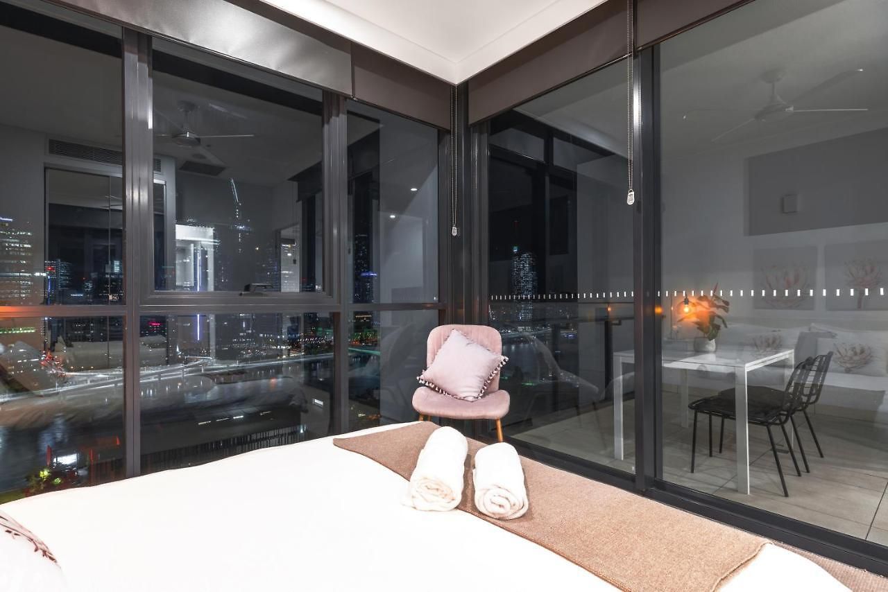 South Bank Beautiful River View Tower Apartment Brisbane