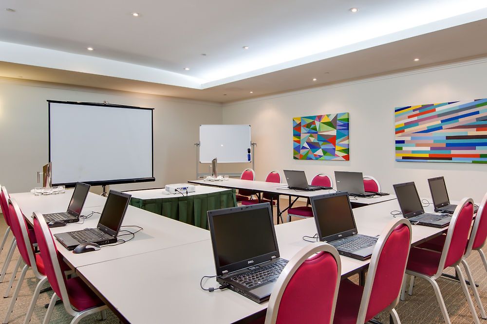 Adina Aparthotel 4*
