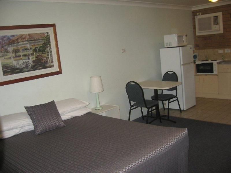 Paramount Motel 4*