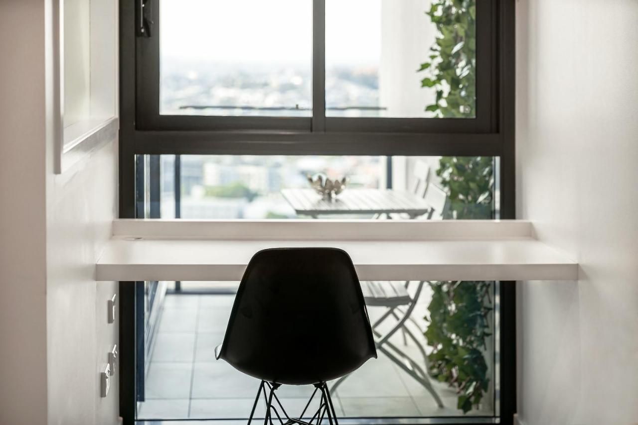 South Bank Beautiful River View Tower Apartment *