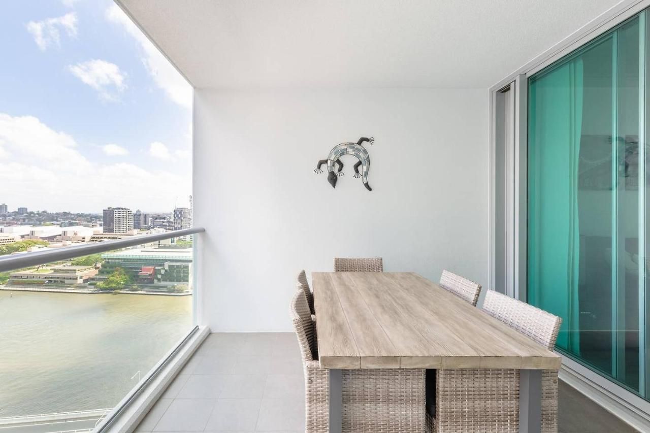 S&p - Tank St Apartment