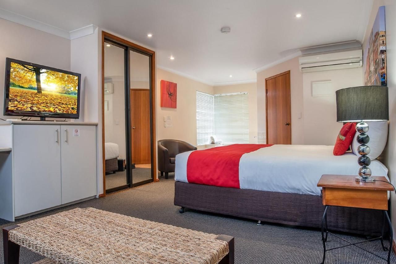 Aspley Carsel Motor 4*