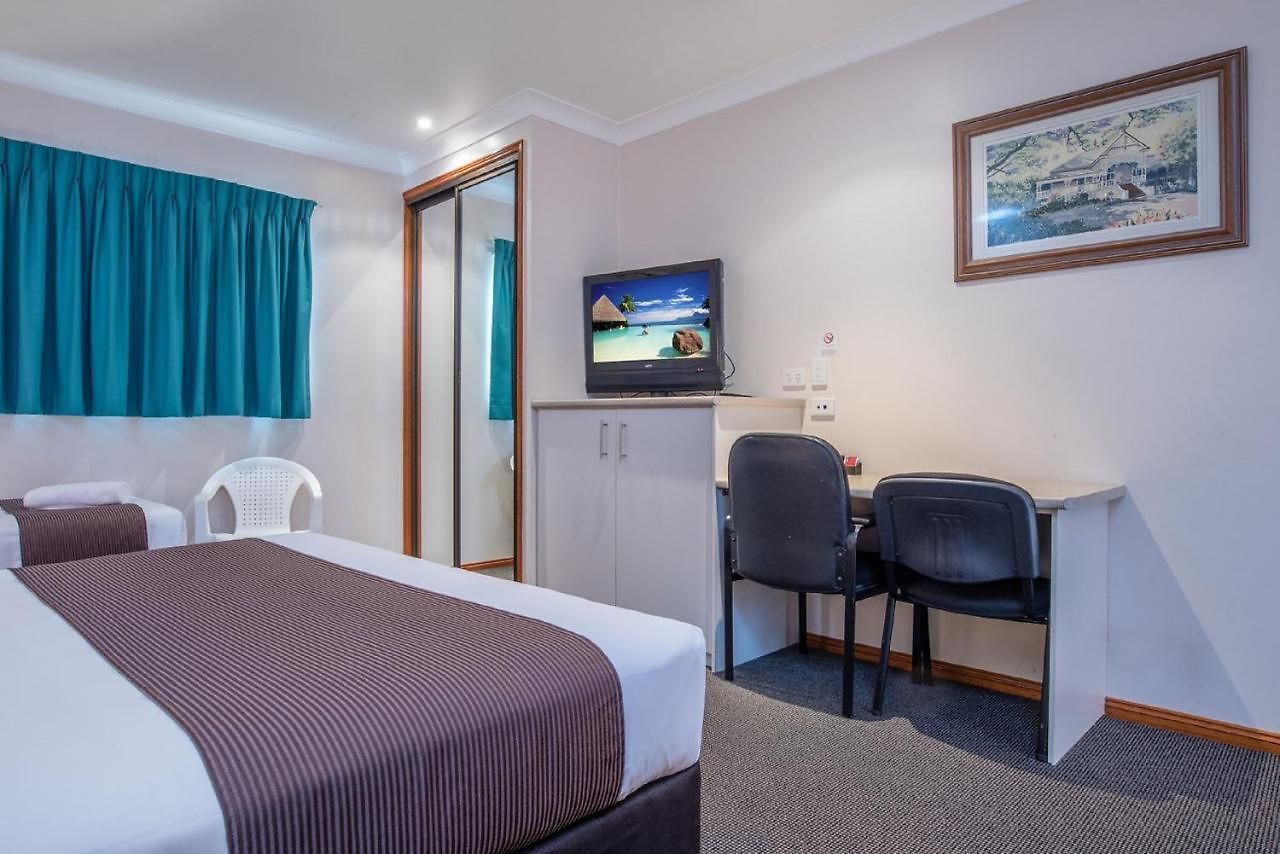 Aspley Carsel Motor 4*