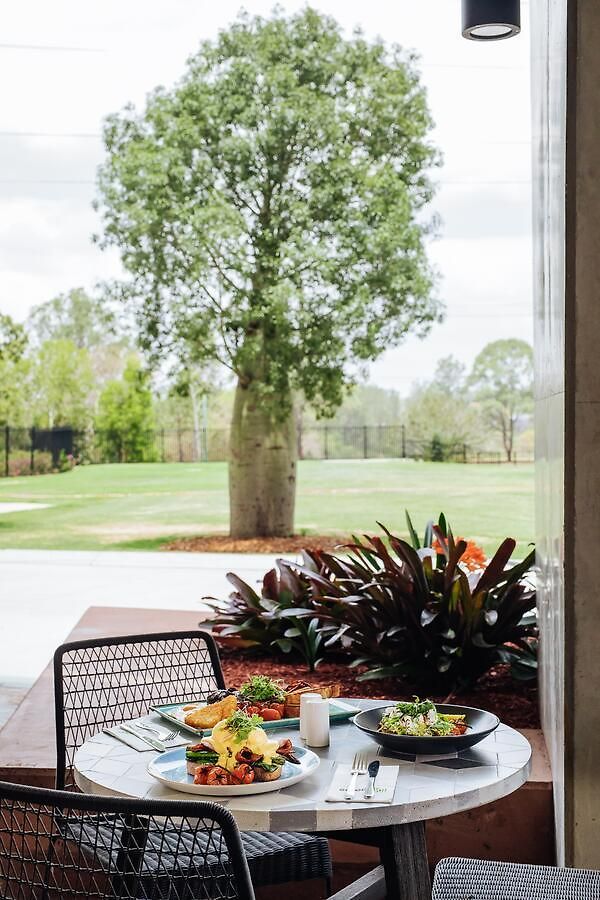Hotel Eatons Hill 4*