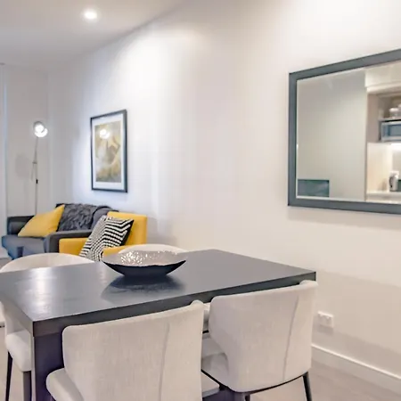 Apartment Airtrip On Tribune Street *