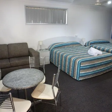 Aspley Carsel Motor 4*