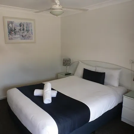 Aspley Carsel Motor 4*