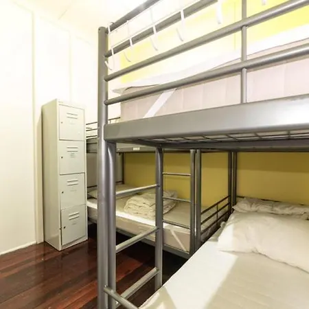 Hostel Five 2 Backpacker *