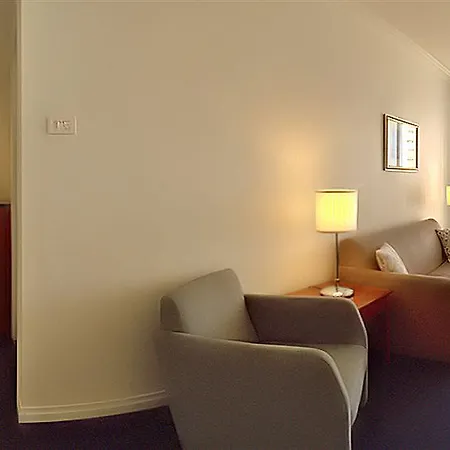 Mantra On Queen Hotel 4*