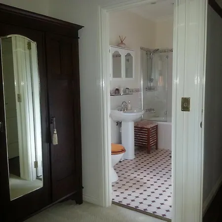 Guest house Grove Manor 4*