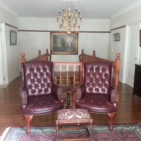 Grove Manor 4*