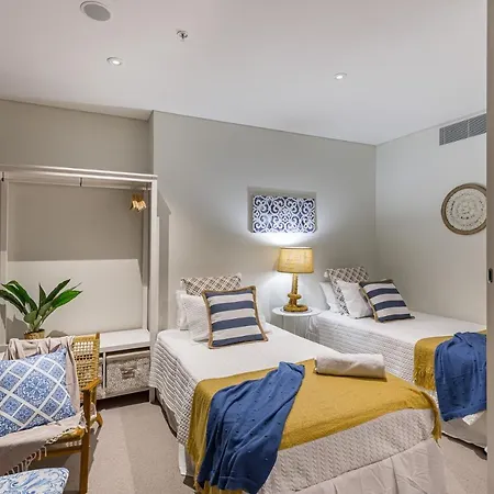 Hamptons Retreat On Level 77 In Skytower Brisbane
