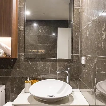 Hamptons Retreat On Level 77 In Skytower Brisbane