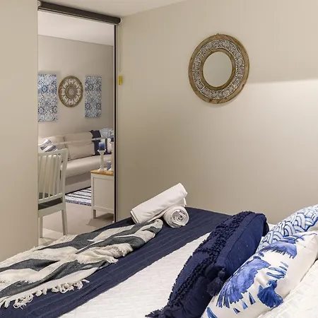Hamptons Retreat On Level 77 In Skytower *
