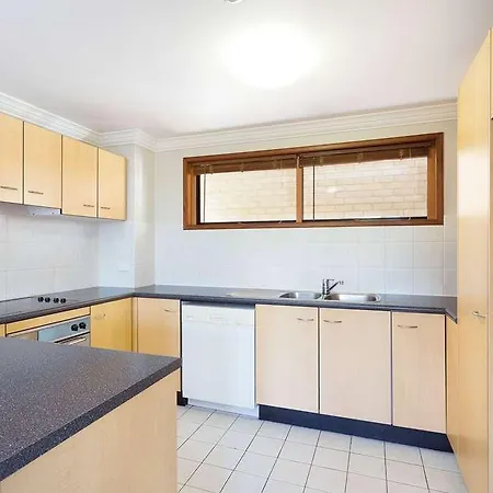 Ramada By Wyndham Windsor Hotel 4*