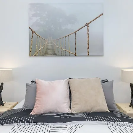 Kozyguru Skytower Cbd 2 Bed Qbn222-1815 Apartment