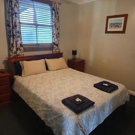 Sustainable By The Bay Bed & Breakfast 3*