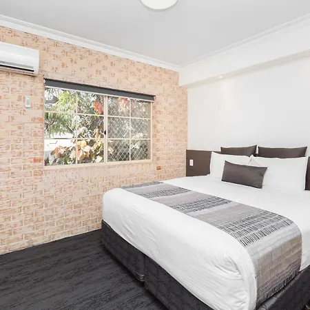 Coopers Colonial Motel 4*