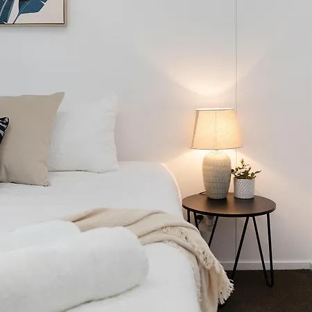 Amazing River View - 3 Bedroom - Cbd - Netflix - Fast Wifi - Carpark Apartment *
