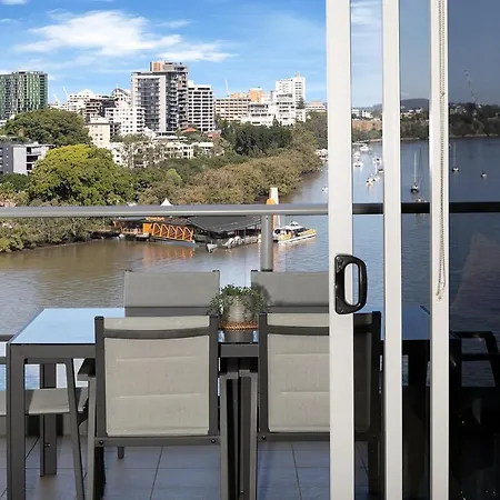 Apartment Amazing River View - 3 Bedroom - Cbd - Netflix - Fast Wifi - Carpark Brisbane