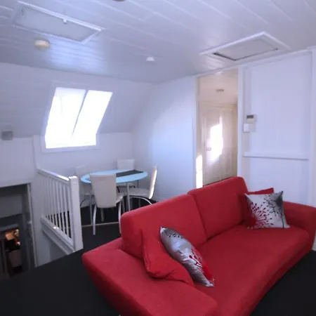 One Thornbury 4*