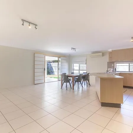 Immaculate House, Indulgent Living! Holiday home *
