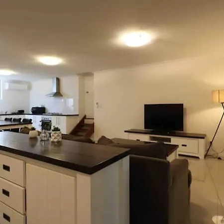 Newly Renovated Spacious Great Location L Ground Lvl * Brisbane