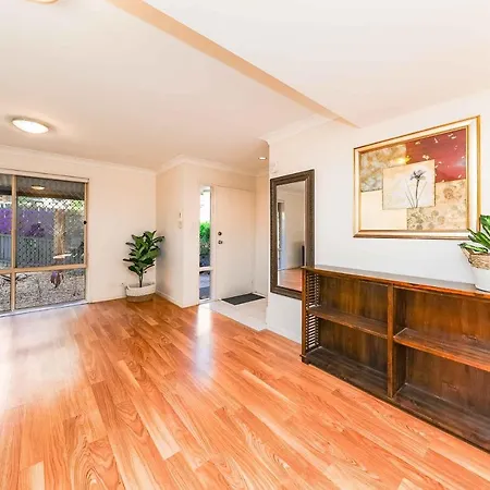 Eight Mile Plains Business Or Holiday Like Home Guest house