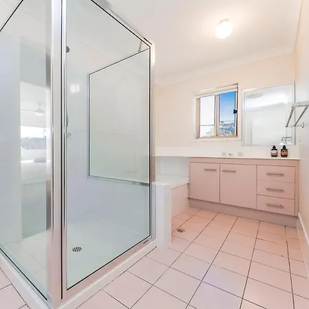 Eight Mile Plains Business Or Holiday Like Home