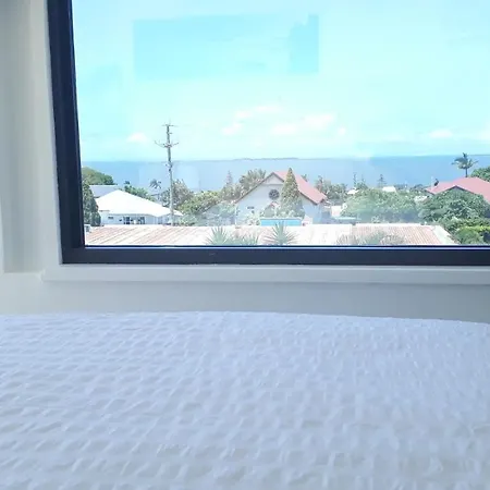 The Sky House By The Bay Apartment *