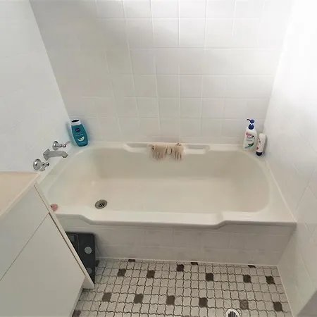 Amazing Location-private In A Share House-2 Available!! * Brisbane