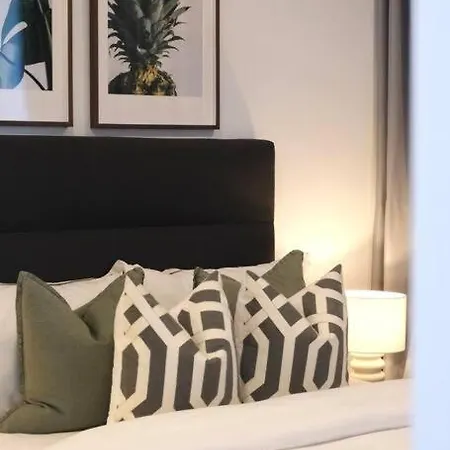 Apartment Southbank With Pool Cbd Hosted By Homestayz Brisbane