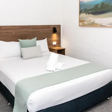 Salisbury 3* Brisbane