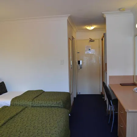 Airport Motel 4*