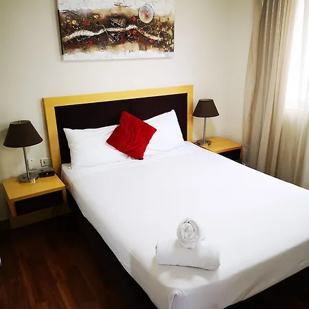 Aparthotel Abbey On Roma & 4*