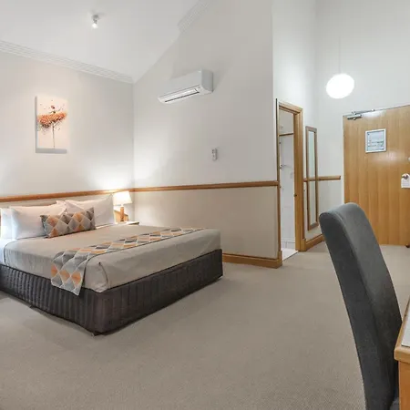 Airport International Hotel 4*