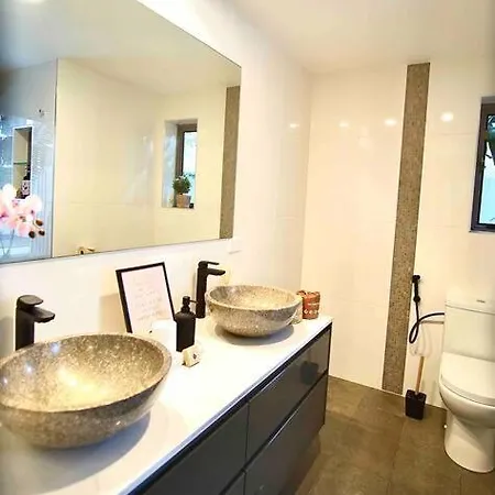 Pet Friendly St Johns 3 Bed 2 Bath 2 Carpark Cbd Apartment