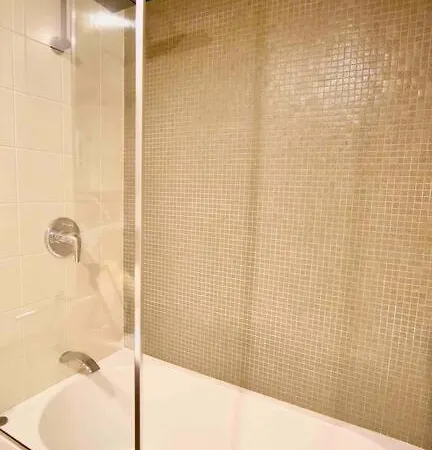 Pet Friendly St Johns 3 Bed 2 Bath 2 Carpark Cbd Apartment *