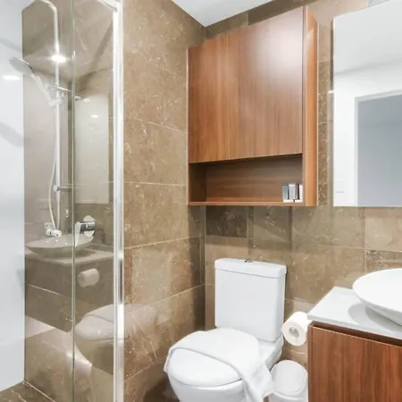 Apartment Luxury 1 Bedroom Retreat In With Pool And Gym *
