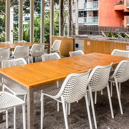 Chic Inner City Position 2 Bedroom With Parking By Serain Residences Apartment *