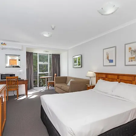 Airport Heritage Motel 4*