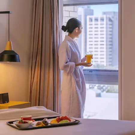 Mercure King George Square Hotel 4*
