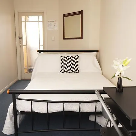 Ellie's Hostel *