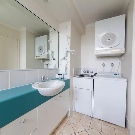 West End Aparthotel 4*