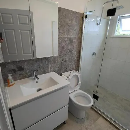 72 On Newnham Guest house Brisbane