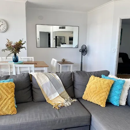 Riverside Retreat! Beautiful Water Views! - New Farm Apartment *